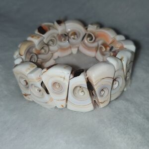 Vintage Conch Shell Stretch Bracelet